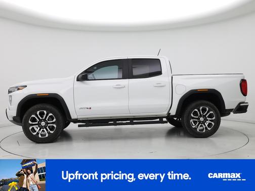 White 2024 GMC Canyon AT4