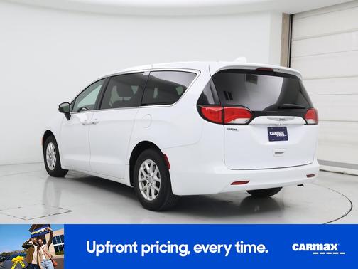 2020 Chrysler Voyager LX