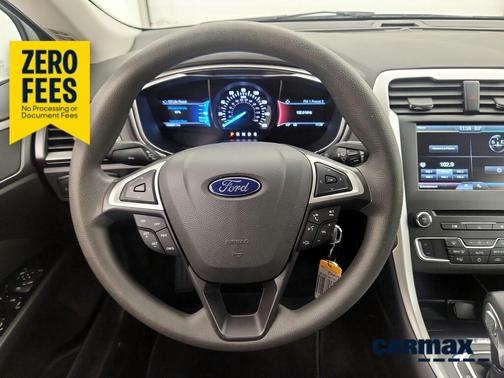 White 2016 Ford Fusion SE