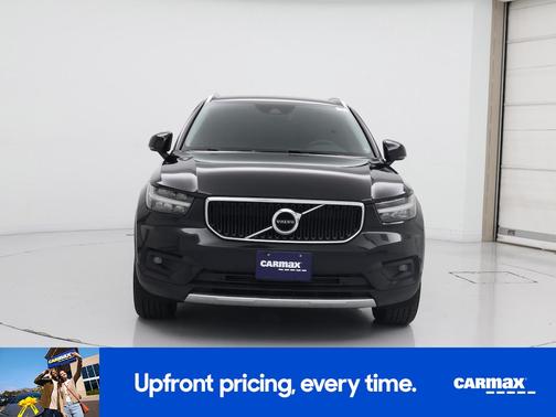 2022 Volvo XC40 T5 Momentum