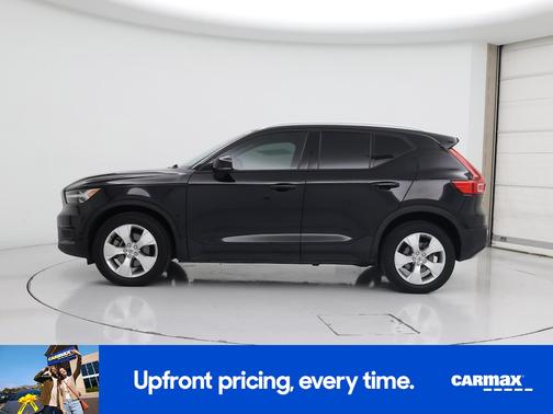 2022 Volvo XC40 T5 Momentum