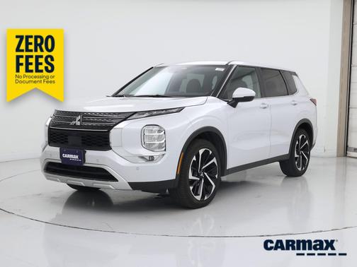 White 2024 Mitsubishi Outlander SE