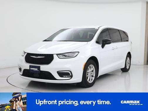 White 2024 Chrysler Pacifica Touring L