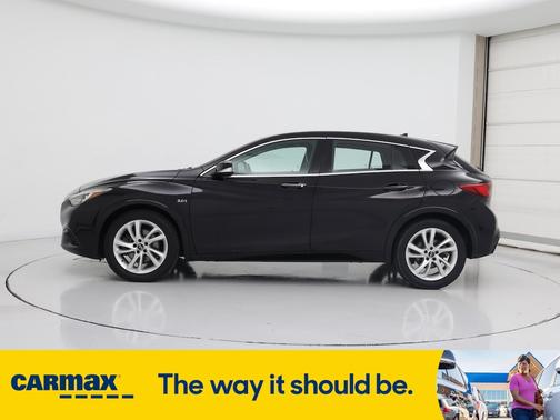 2017 INFINITI QX30 Luxury