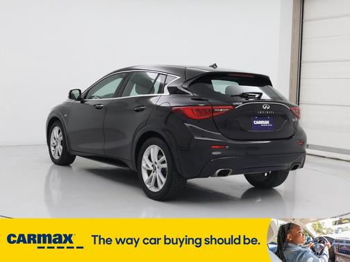 2017 INFINITI QX30 Luxury