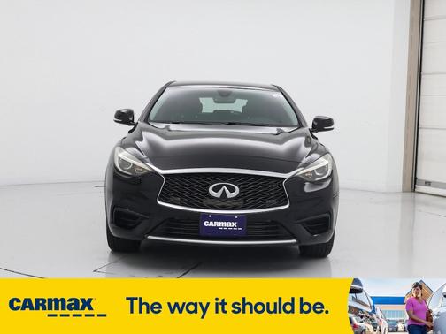 2017 INFINITI QX30 Luxury