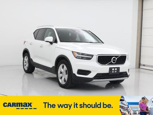 2020 Volvo XC40 T4 Momentum