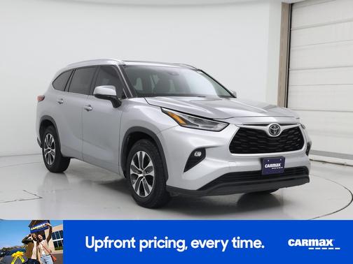 Silver 2021 Toyota Highlander XLE