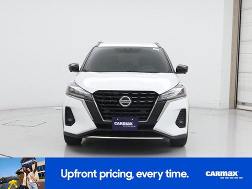 White 2021 Nissan Kicks SR