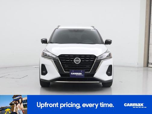 White 2021 Nissan Kicks SR