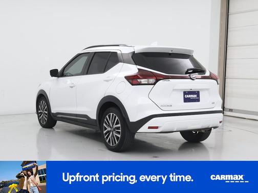 White 2021 Nissan Kicks SR