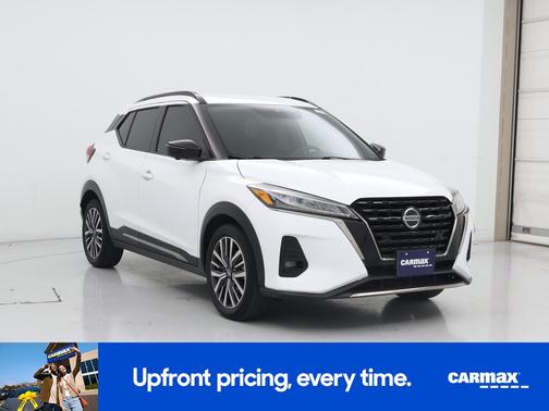 White 2021 Nissan Kicks SR