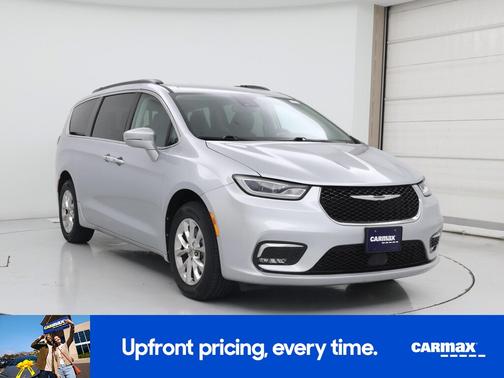 Gray 2023 Chrysler Pacifica Limited