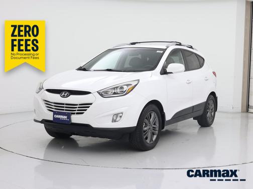 White 2015 Hyundai TUCSON SE