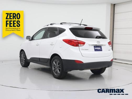 White 2015 Hyundai TUCSON SE