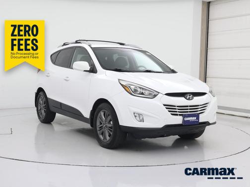 White 2015 Hyundai TUCSON SE