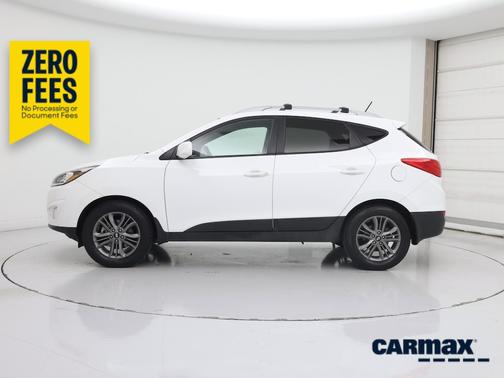 White 2015 Hyundai TUCSON SE