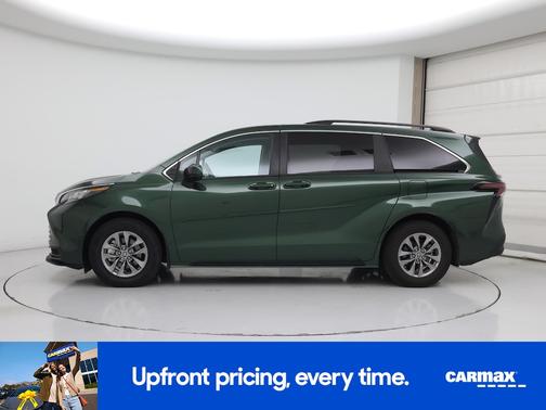 Green 2023 Toyota Sienna LE