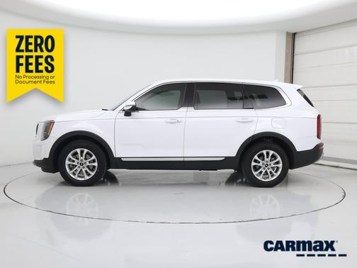 White 2022 Kia Telluride LX