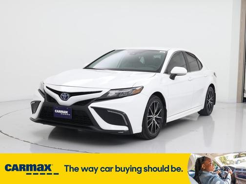 2022 Toyota Camry Hybrid SE