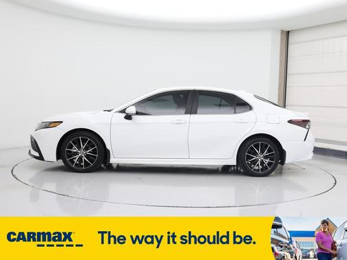 2022 Toyota Camry Hybrid SE