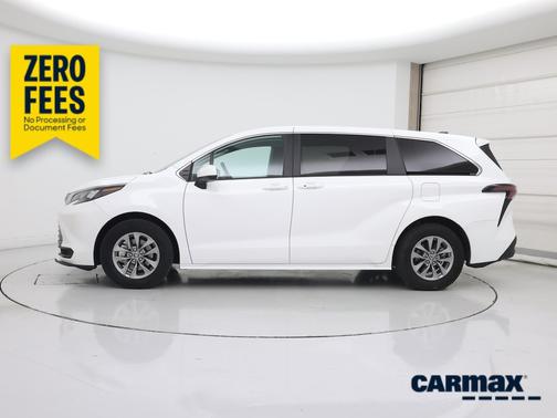 White 2025 Toyota Sienna LE