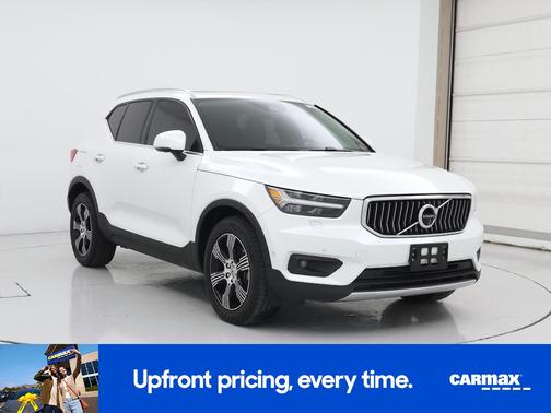 White 2022 Volvo XC40 T5 Inscription