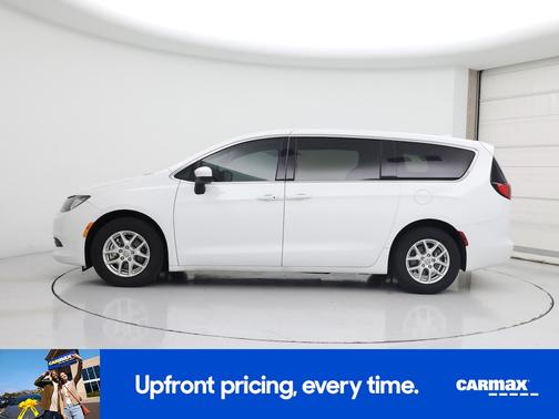 2020 Chrysler Voyager LX