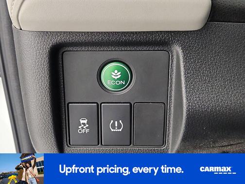 White 2018 Honda HR-V EX