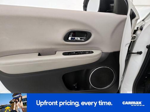 White 2018 Honda HR-V EX