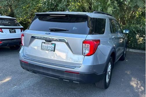 Silver Metallic 2021 Ford Explorer XLT