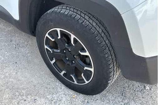 Alpine White Clearcoat 2023 Jeep Renegade Latitude