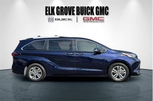 2022 Toyota Sienna Platinum 7 Passenger