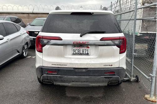 White Frost Tri-Coat 2022 GMC Acadia AT4