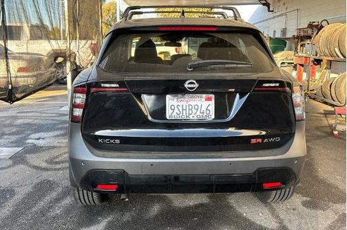 Super Black 2025 Nissan Kicks SR
