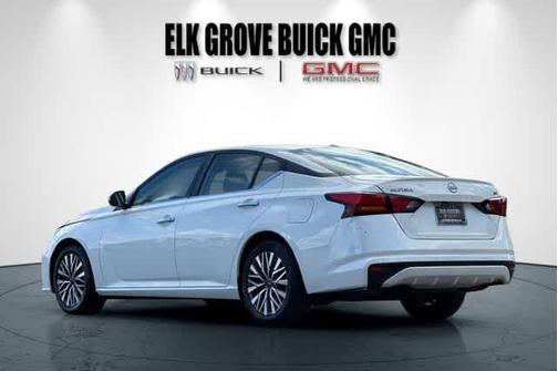 White 2023 Nissan Altima 2.5 SV