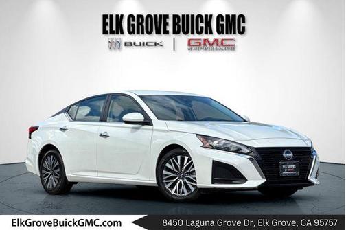 White 2023 Nissan Altima 2.5 SV