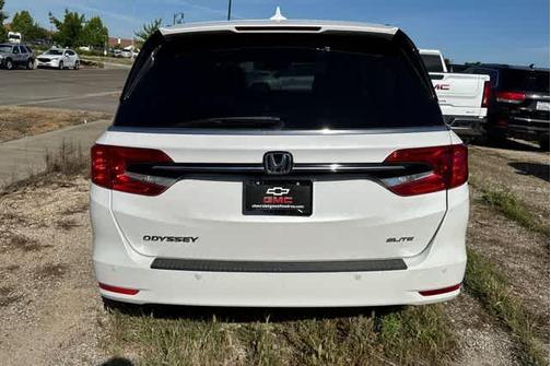 Platinum White Pearl 2023 Honda Odyssey Elite