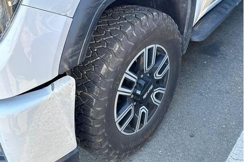Summit White 2023 GMC Sierra 2500 AT4