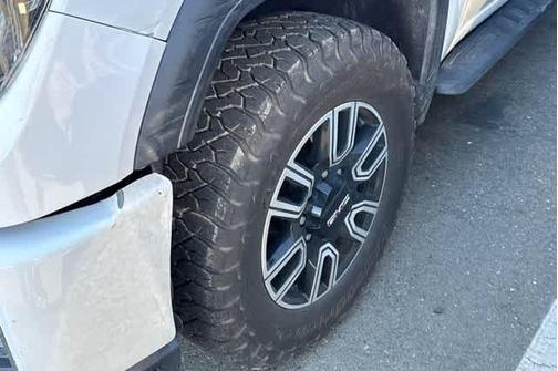 Summit White 2023 GMC Sierra 2500 AT4