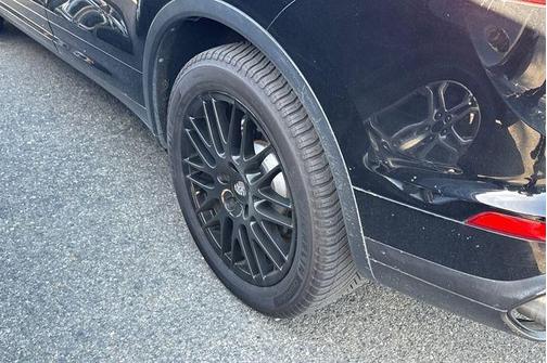 Jet Black Metallic 2015 Porsche Cayenne Diesel