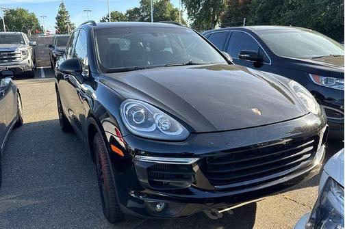 Jet Black Metallic 2015 Porsche Cayenne Diesel