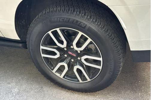 White Frost Tri-Coat 2022 GMC Yukon XL AT4