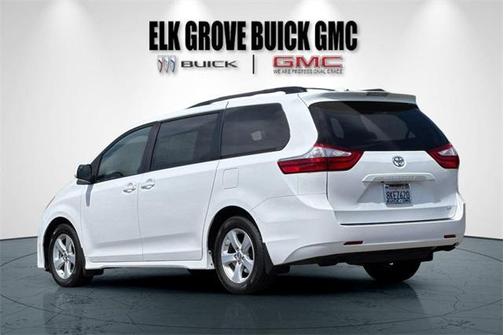 2019 Toyota Sienna LE