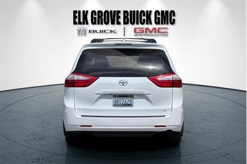 2019 Toyota Sienna LE