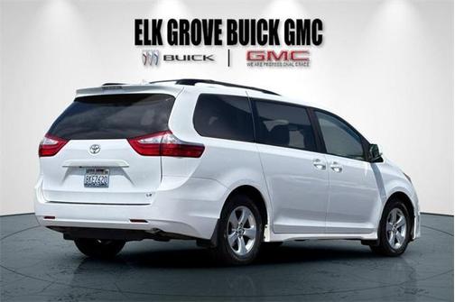 2019 Toyota Sienna LE