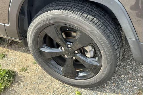 Granite Crystal Clearcoat Metallic 2017 Jeep Cherokee Altitude