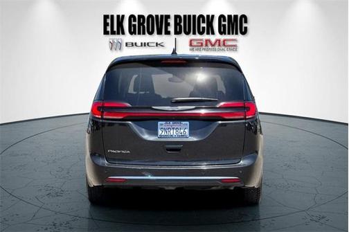 2023 Chrysler Pacifica Touring-L