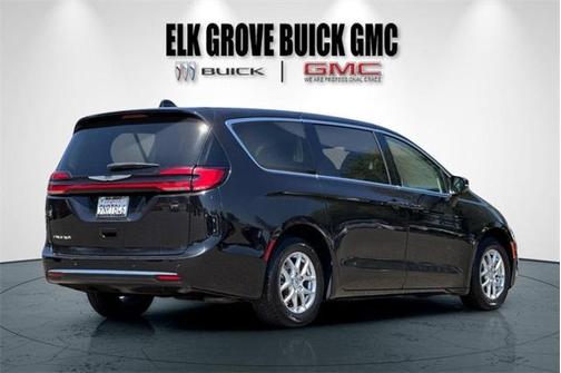 2023 Chrysler Pacifica Touring-L