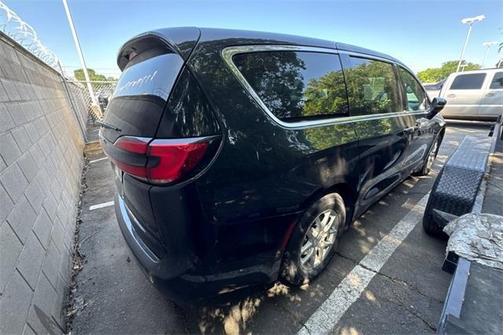 2023 Chrysler Pacifica Touring-L